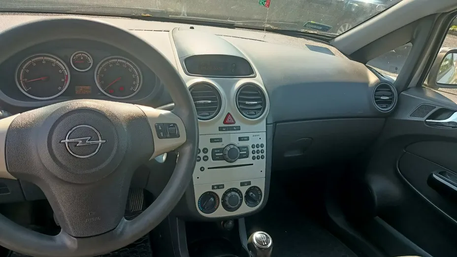 OPEL Corsa -