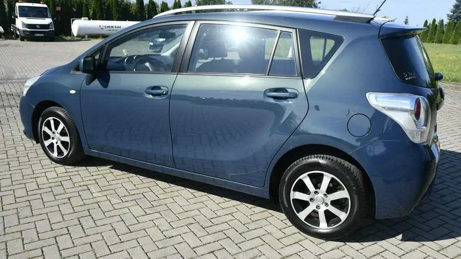 TOYOTA Verso -
