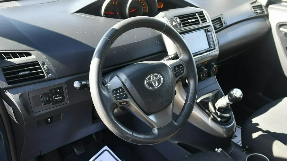 TOYOTA Verso -