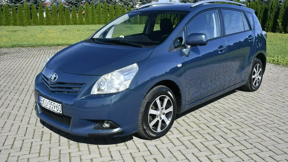 TOYOTA Verso -