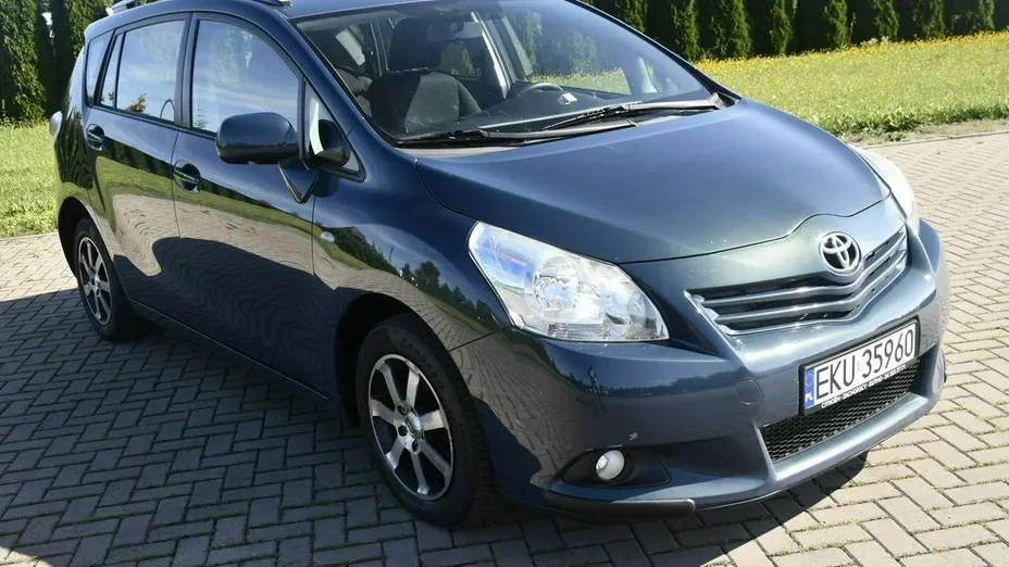 TOYOTA Verso -