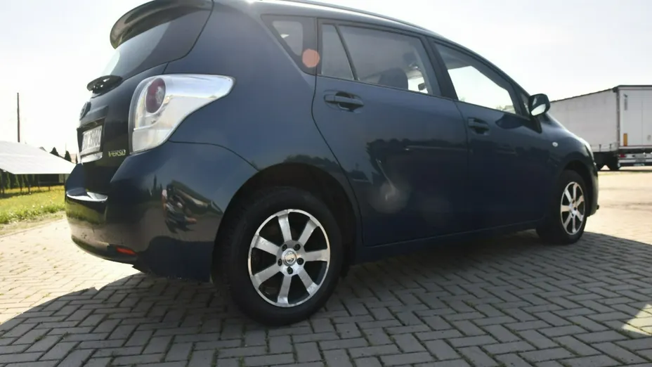 TOYOTA Verso -