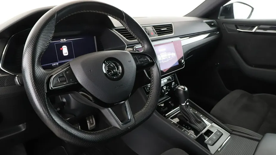 SKODA Superb -