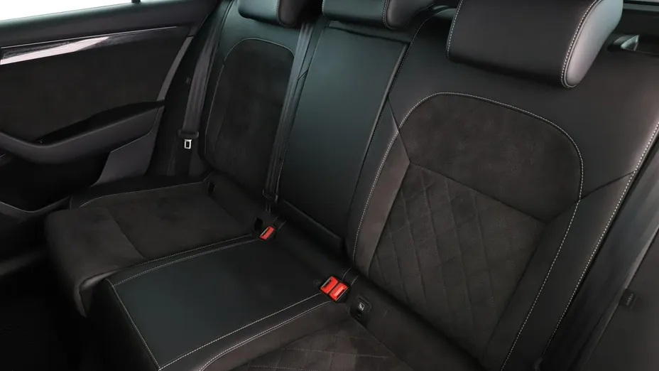 SKODA Superb -