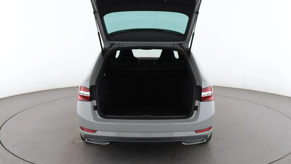 SKODA Superb -