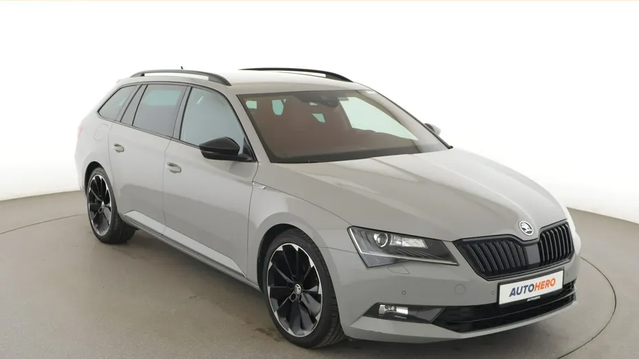 SKODA Superb -