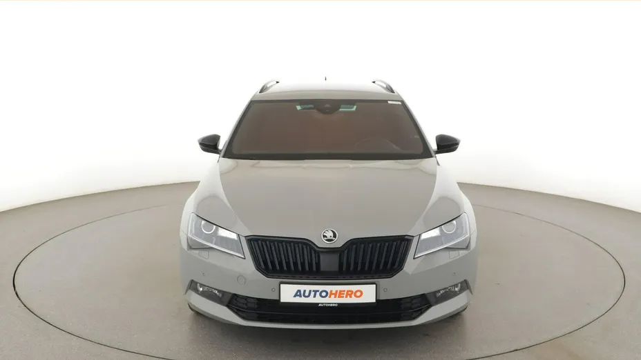 SKODA Superb -