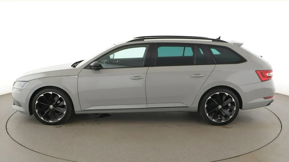 SKODA Superb -