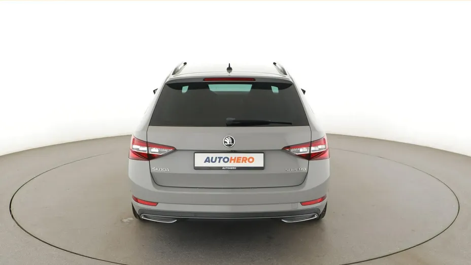 SKODA Superb -