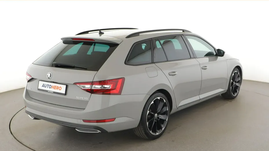 SKODA Superb -
