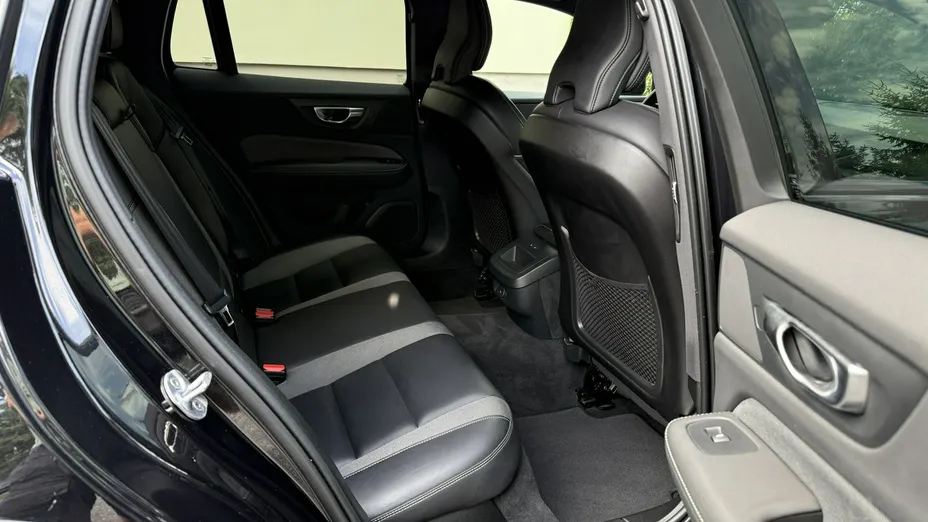 VOLVO V60 -