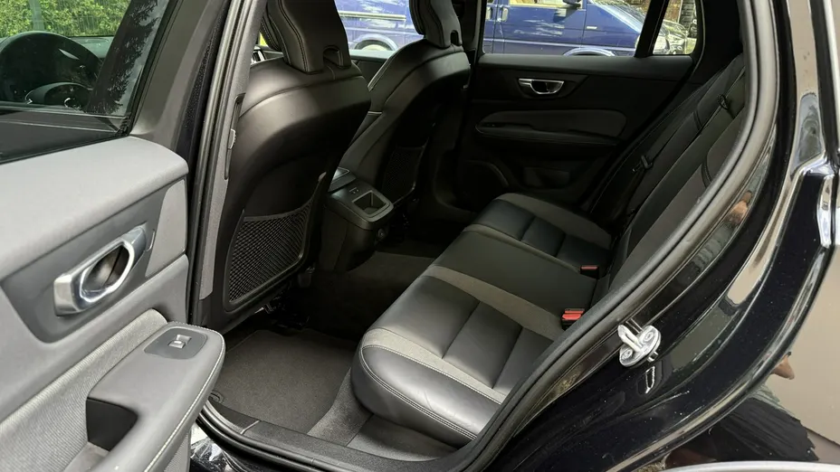 VOLVO V60 -