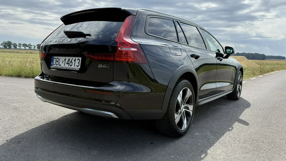 VOLVO V60 -