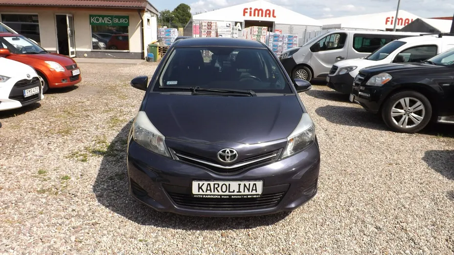 TOYOTA Yaris -
