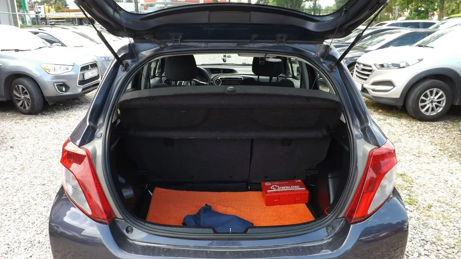 TOYOTA Yaris -