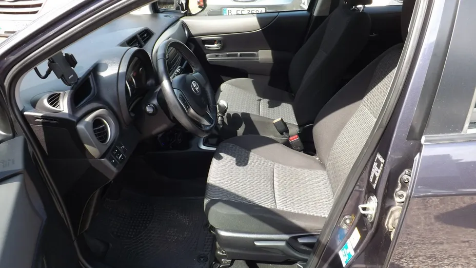 TOYOTA Yaris -