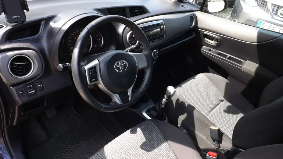 TOYOTA Yaris -