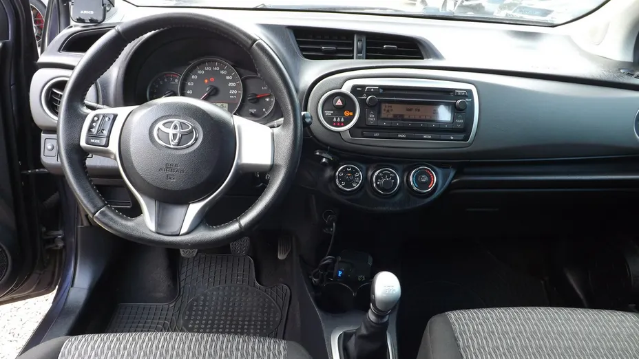 TOYOTA Yaris -