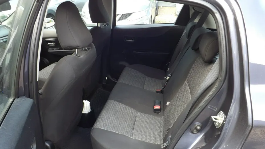 TOYOTA Yaris -