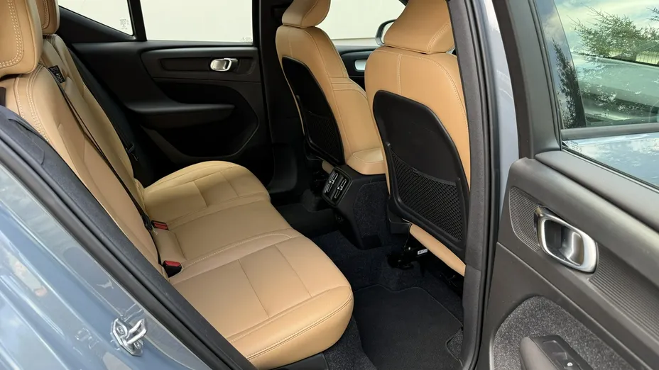 VOLVO XC40 -