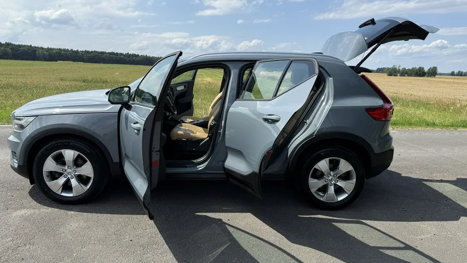 VOLVO XC40 -