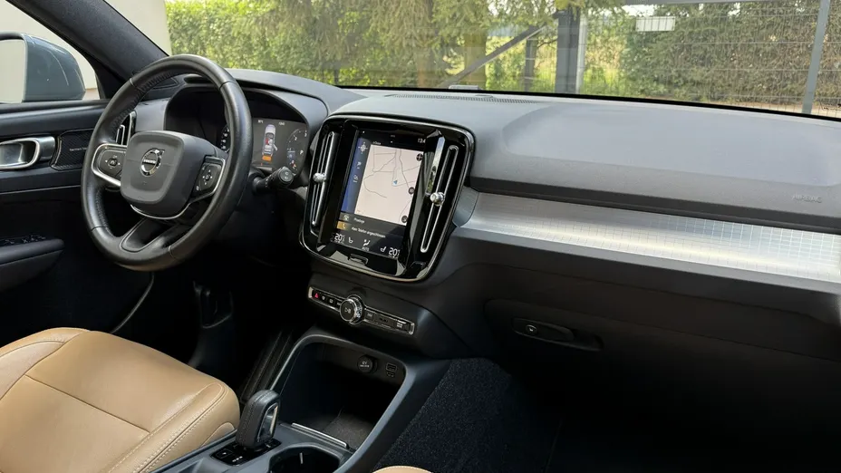 VOLVO XC40 -