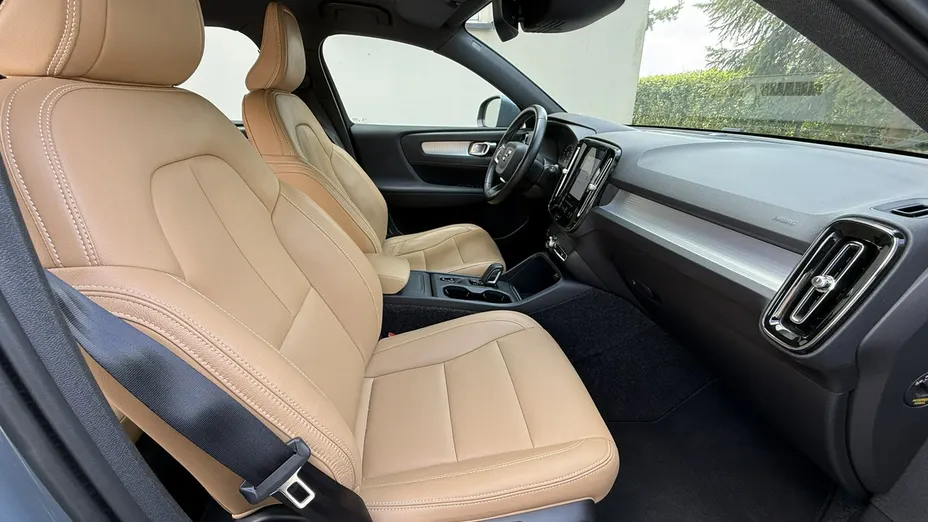 VOLVO XC40 -