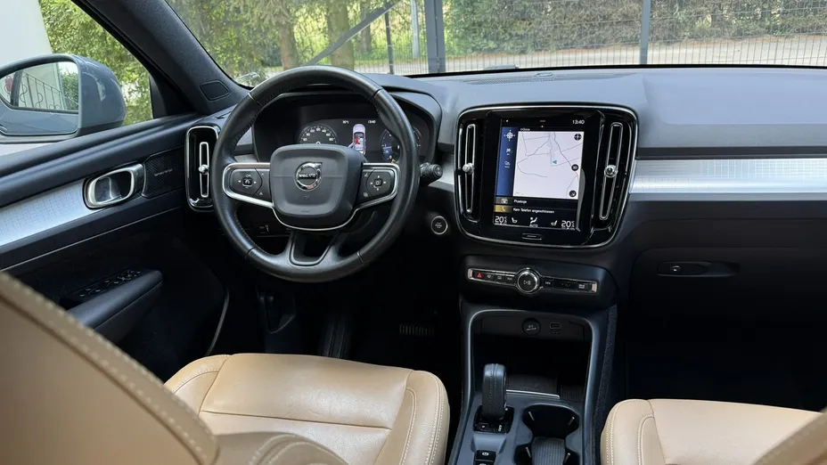 VOLVO XC40 -