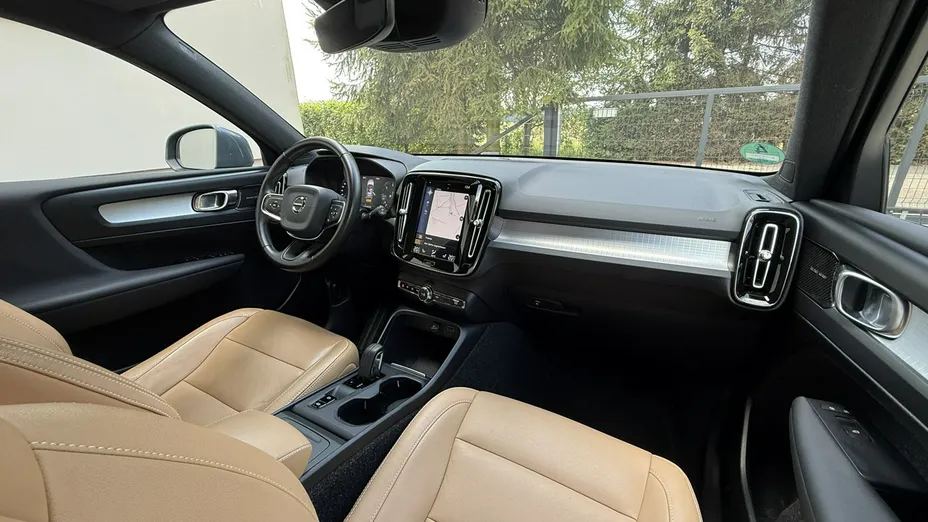 VOLVO XC40 -