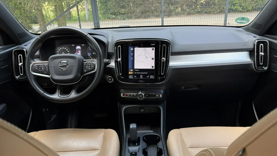 VOLVO XC40 -