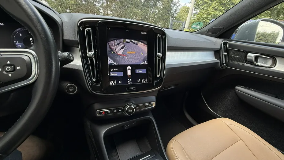 VOLVO XC40 -