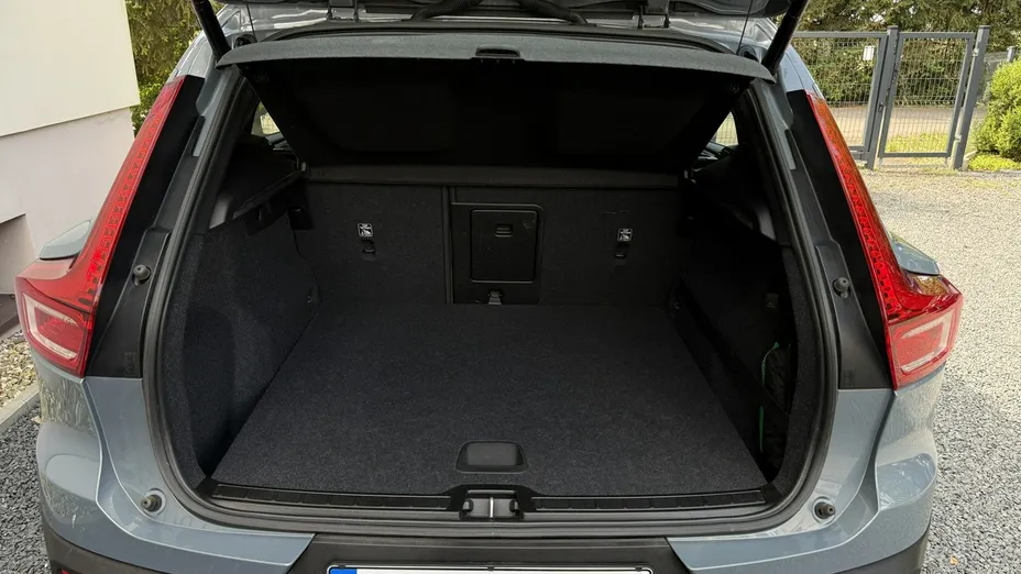 VOLVO XC40 -