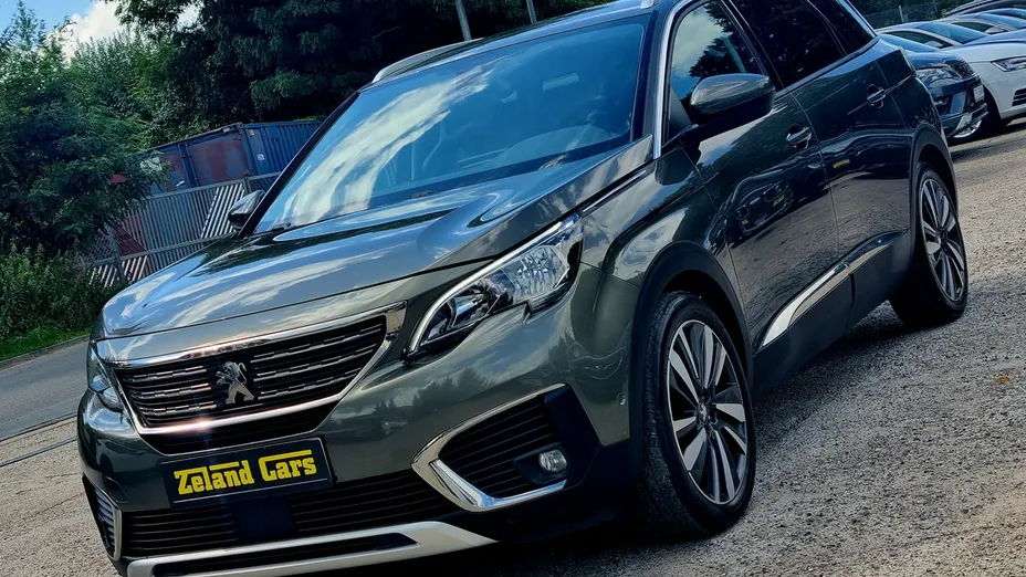 PEUGEOT 5008 -