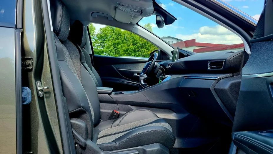 PEUGEOT 5008 -