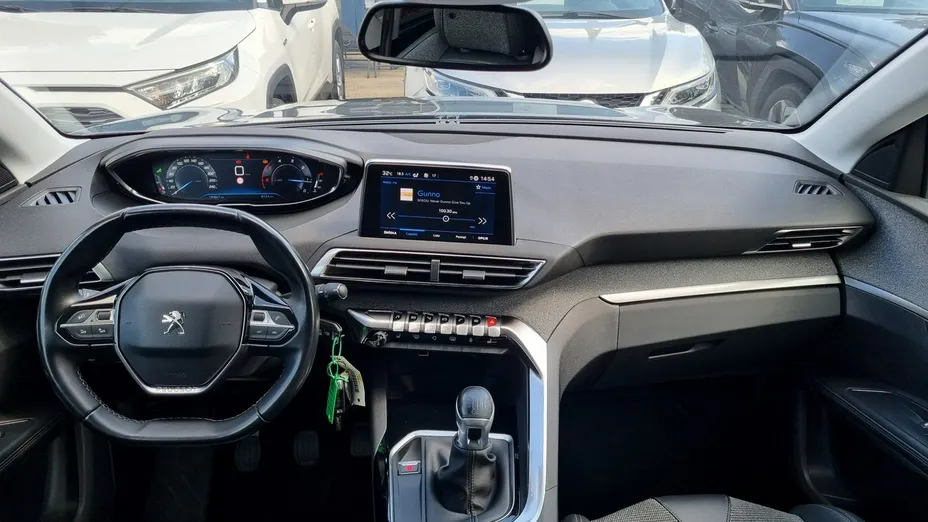 PEUGEOT 5008 -