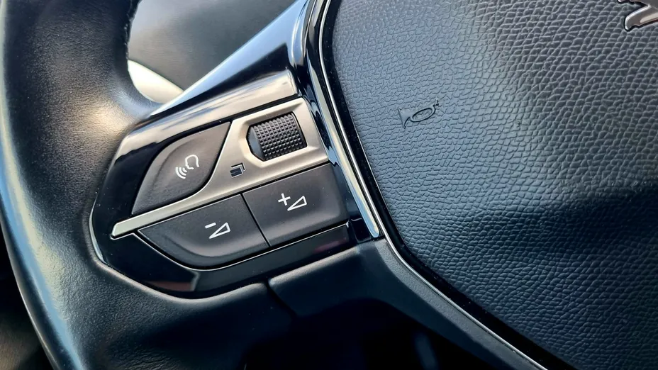 PEUGEOT 5008 -