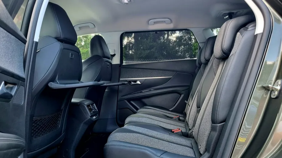 PEUGEOT 5008 -