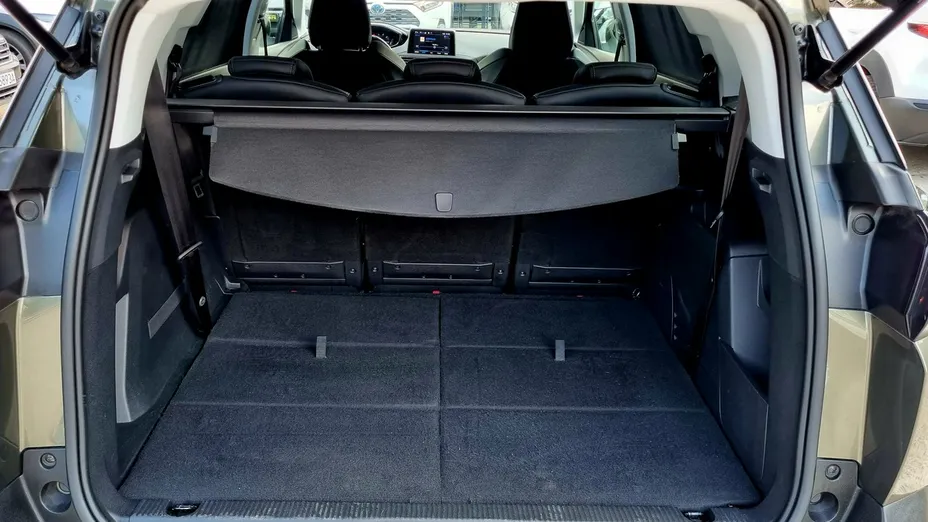 PEUGEOT 5008 -