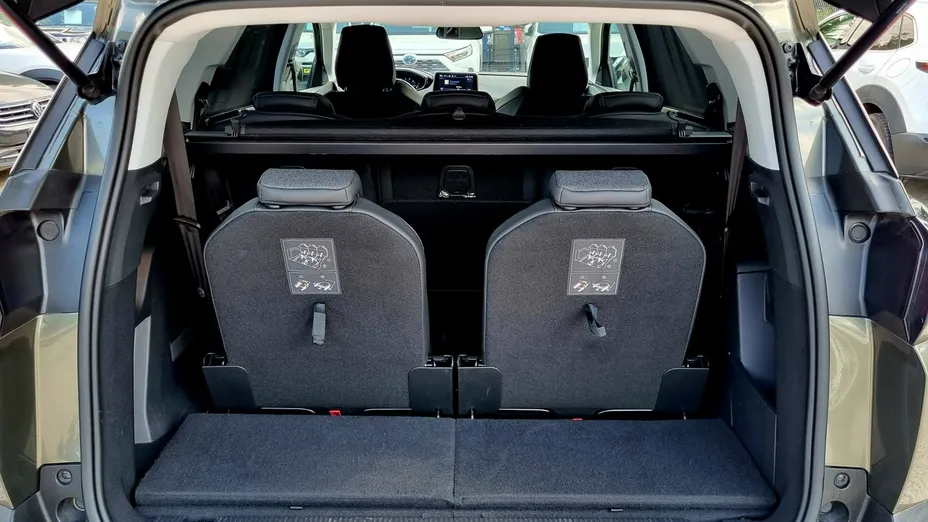 PEUGEOT 5008 -