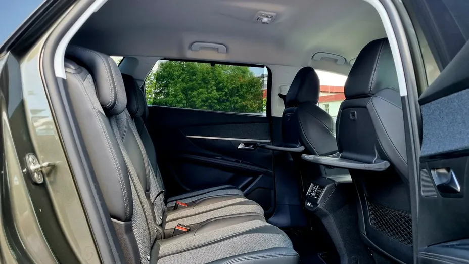 PEUGEOT 5008 -