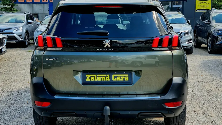 PEUGEOT 5008 -
