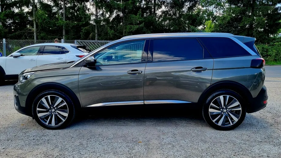 PEUGEOT 5008 -