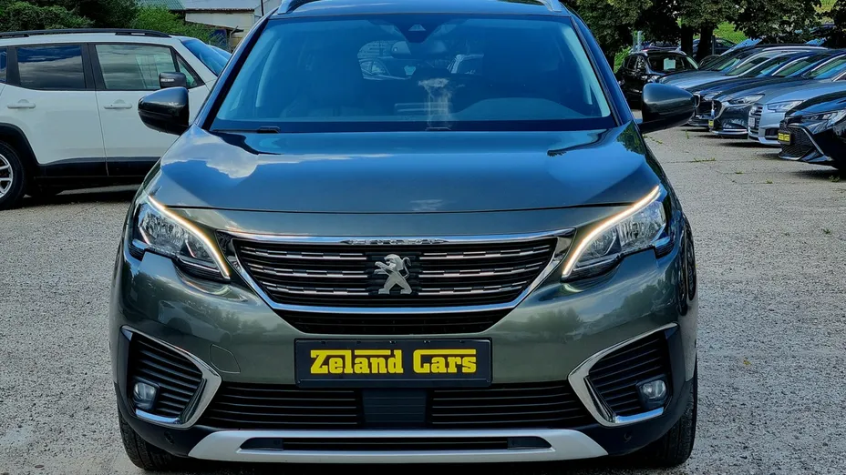 PEUGEOT 5008 -