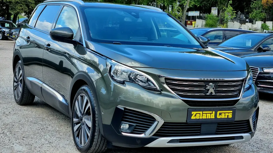 PEUGEOT 5008 -