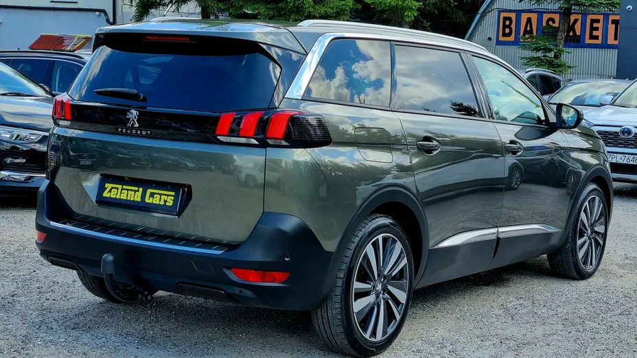 PEUGEOT 5008 -
