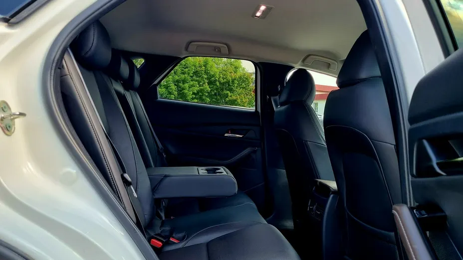 MAZDA CX-30 -