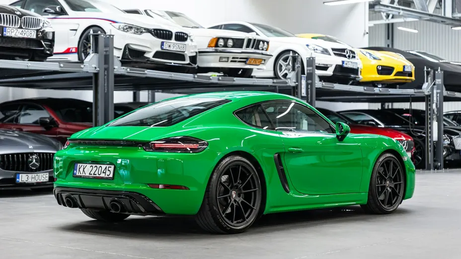 PORSCHE 718 -