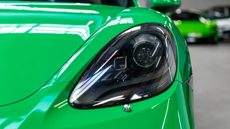 PORSCHE 718 -