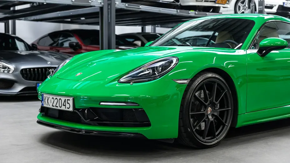 PORSCHE 718 -