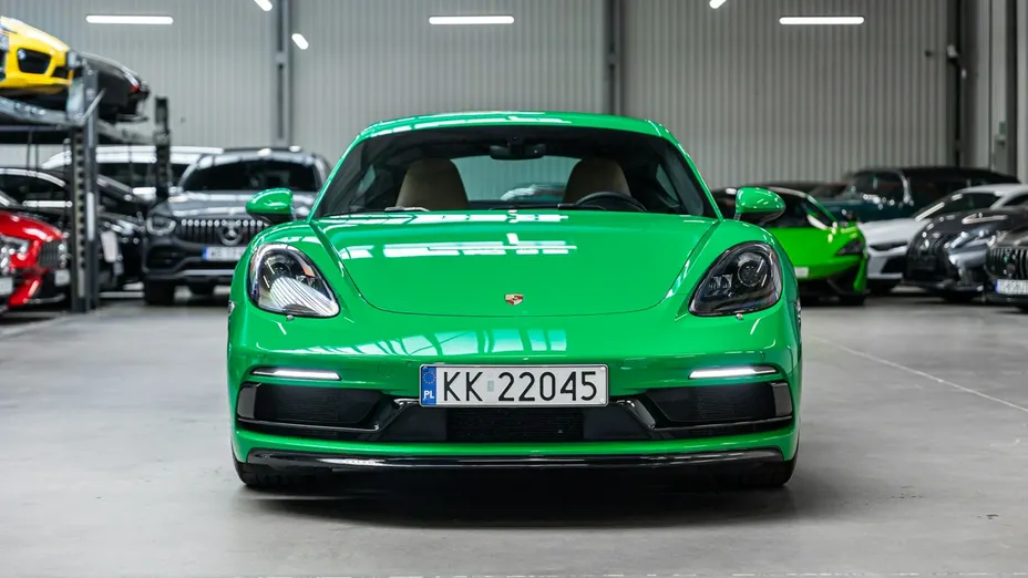 PORSCHE 718 -